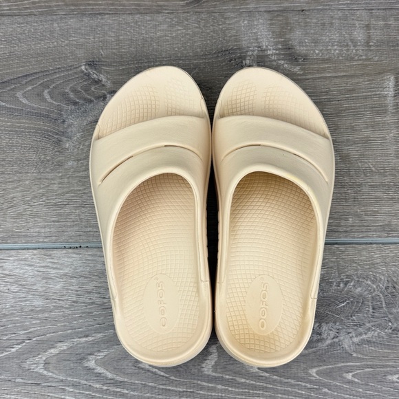 Oofos OOahh Women’s Sz 6/EU 37 Nomad Cream Foam Slip On Slide Recovery Sandals - Picture 5 of 13